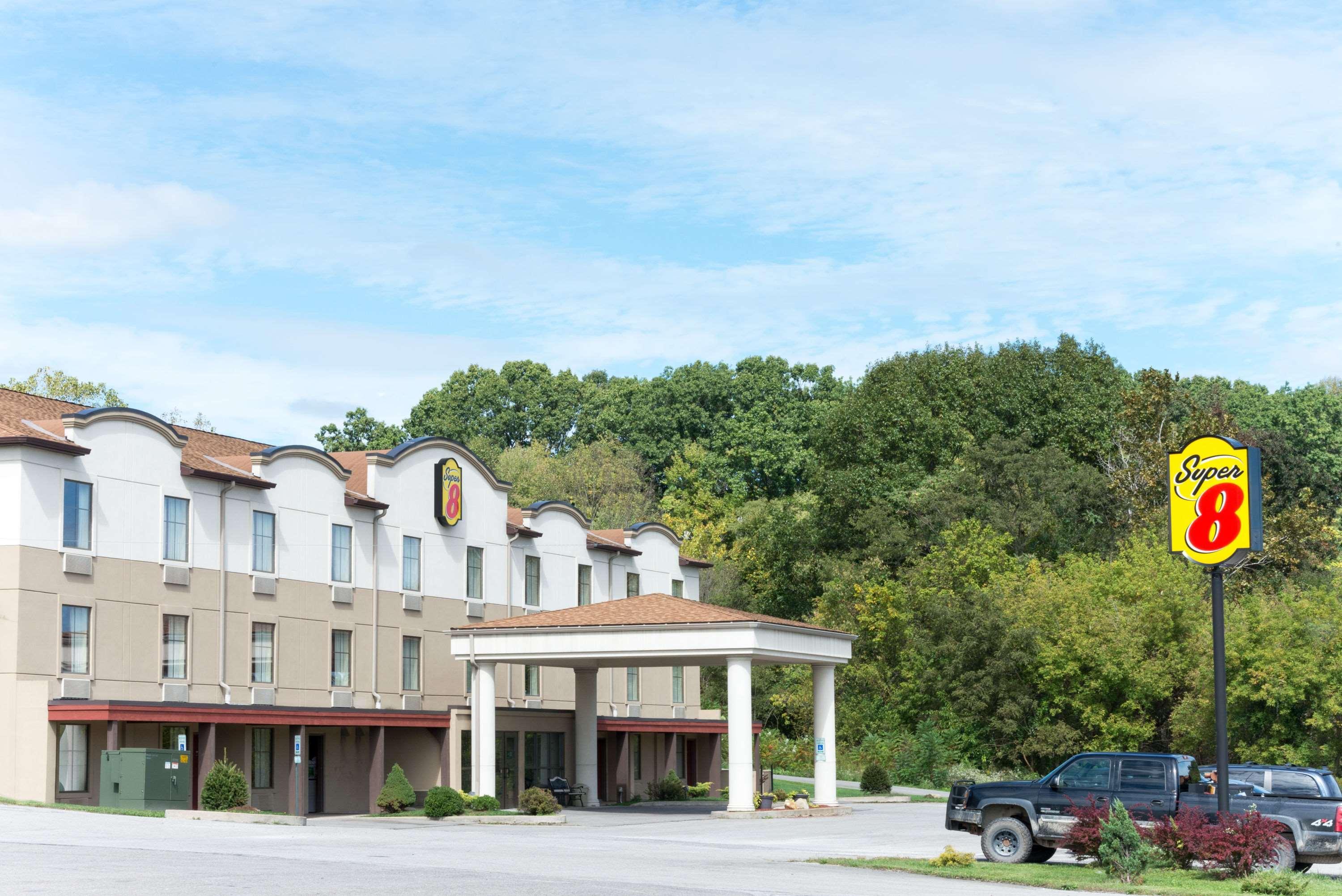 Super 8 By Wyndham Beaver Falls Exterior photo